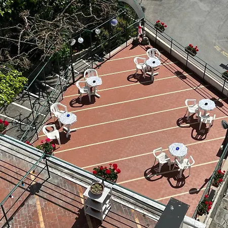 佐亚格里酒店 酒店 2*